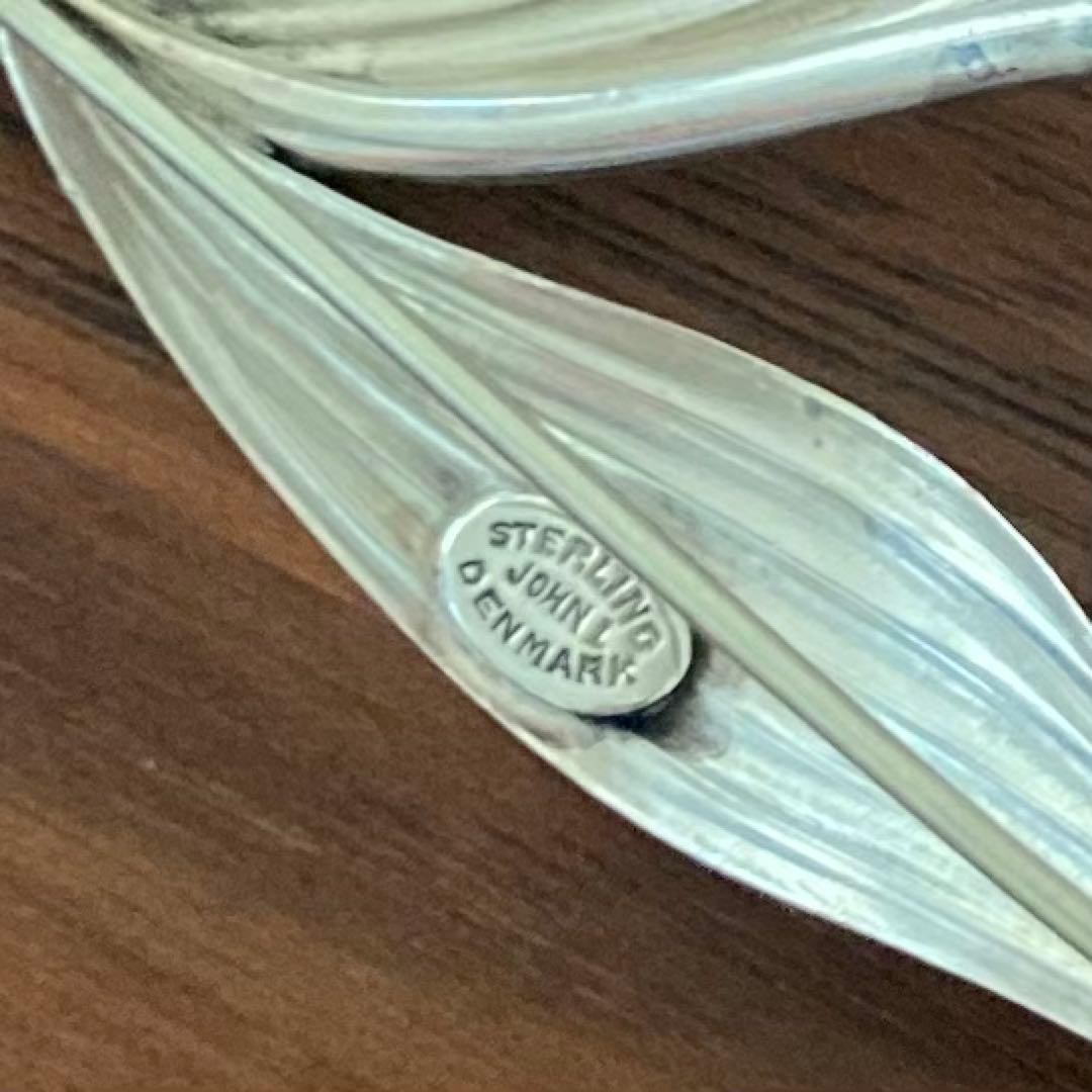 ヴィンテージ＊ブローチ　ボタニカル　フラワー　シルバー　アンティーク　　北欧