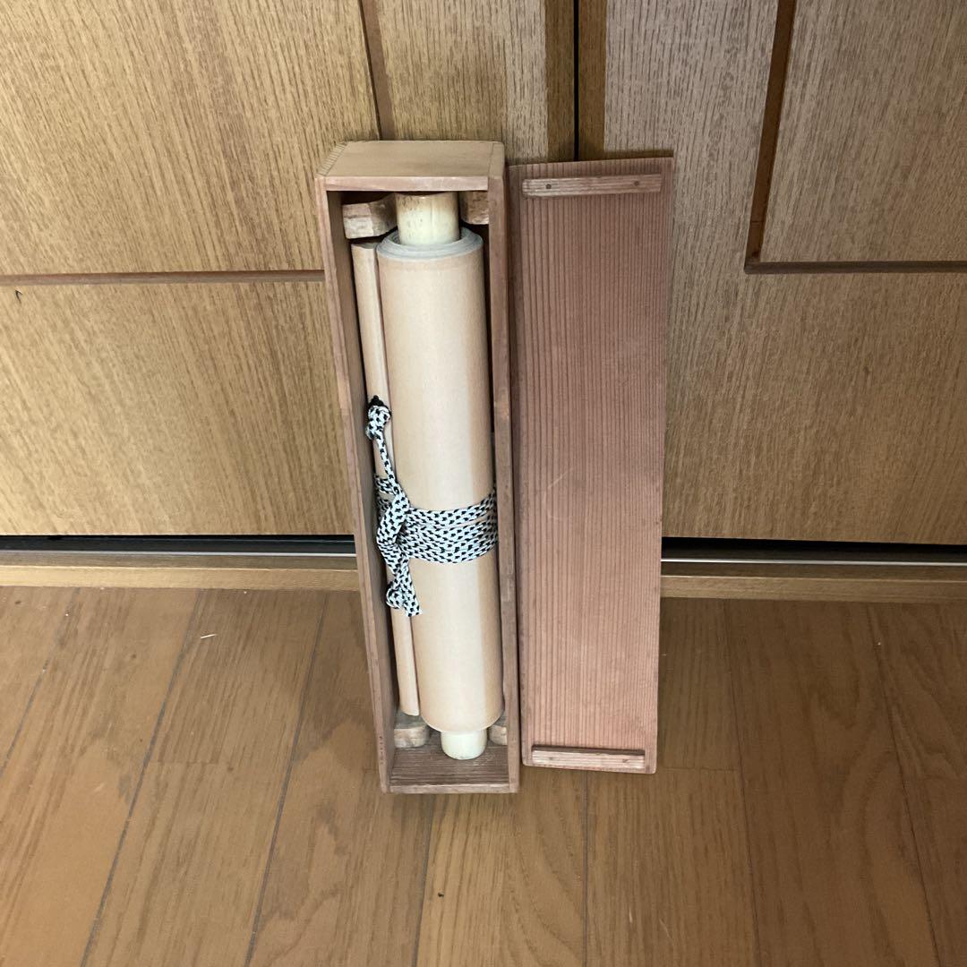 岩田正巳筆 茶掛け軸 絹本 【 鶴 図 】 共箱付 粋な作品