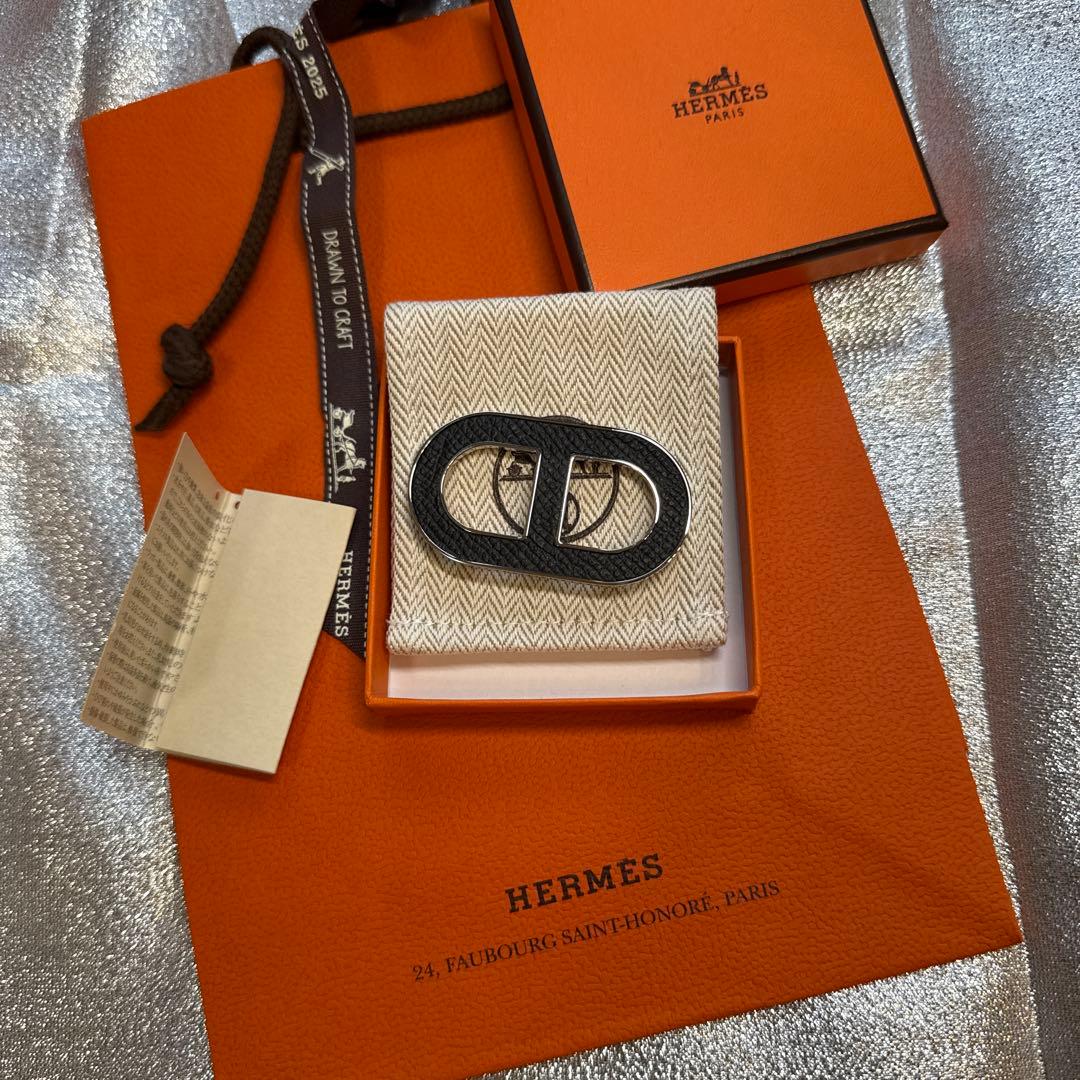 新品エルメス　シェーヌダンクル　ブローチ　ブラック 保護シール付き