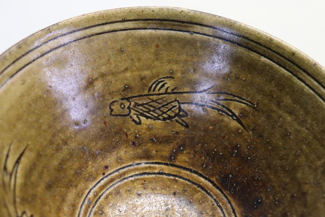 中国　飴釉魚紋碗　アンティーク　送料込み0902