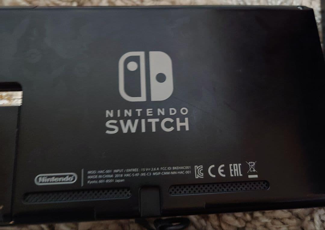 Nintendo Switch 本体のみ　液晶　ピカブイモデル