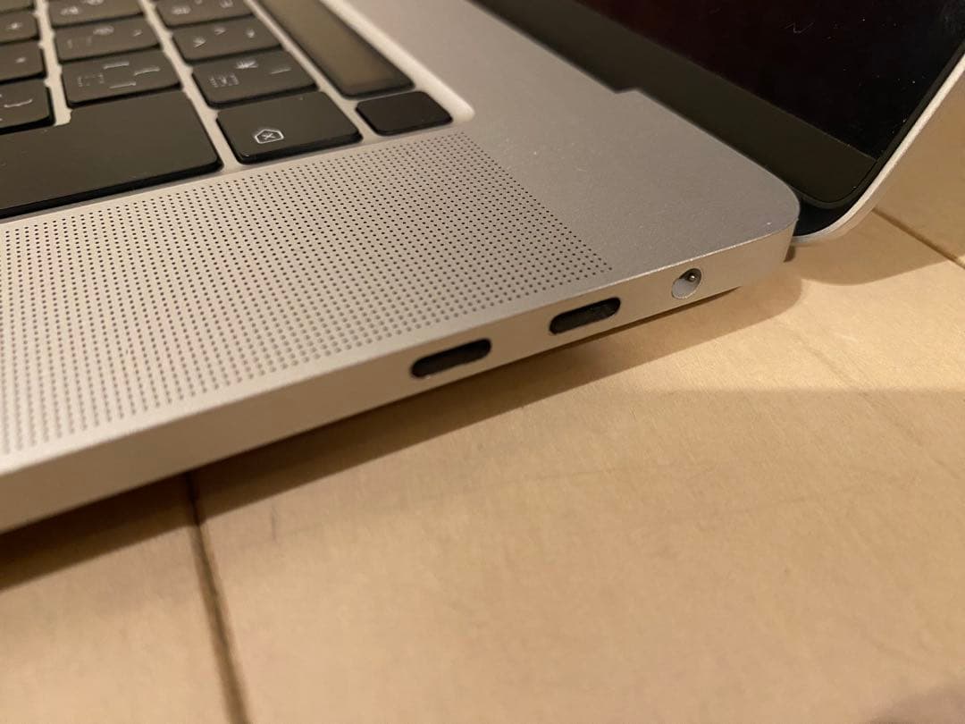 Macbook Pro 2019 16インチ i7 6コア AMD GPU