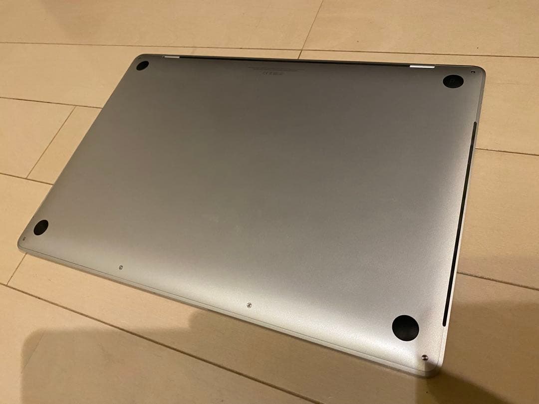 Macbook Pro 2019 16インチ i7 6コア AMD GPU