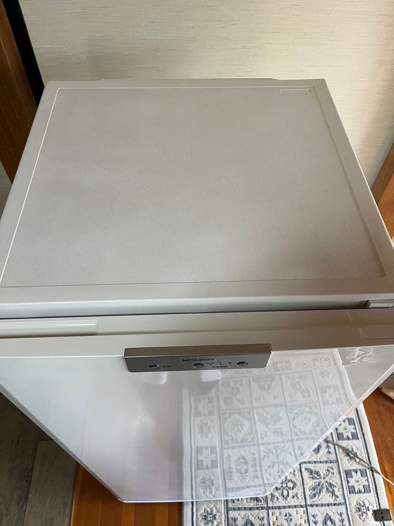 ・三菱電機ノンフロン冷凍庫 MF-U12N-W