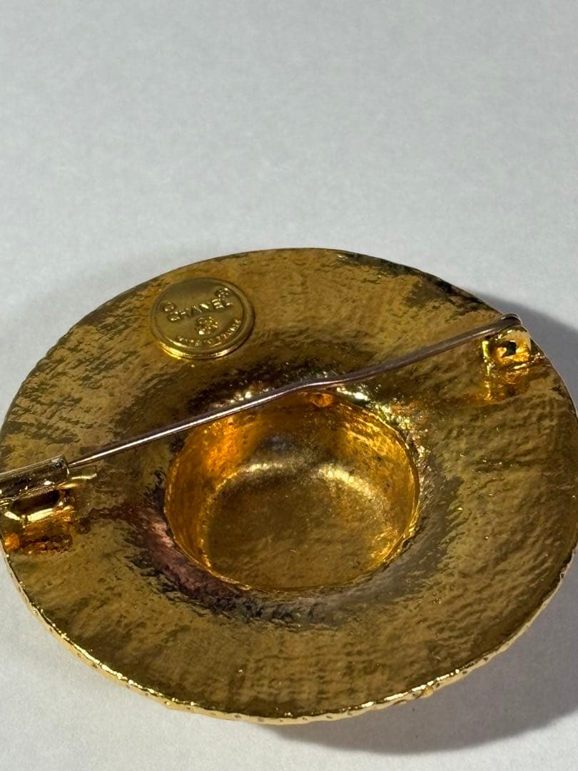 CHANEL 本物保証 ピンブローチ 麦わら帽子 5.3cm ゴールドカラー