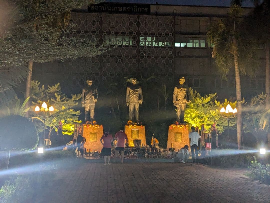 タイのお守りプラクルアン！眠そうなおじいちゃん！ルアンポークン作！プラピッタ！