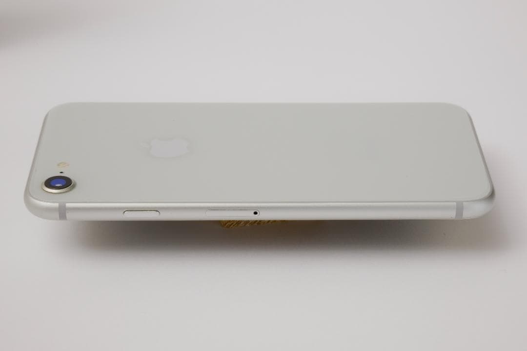 iPhone 8 SIMロックあり（DOCOMO)