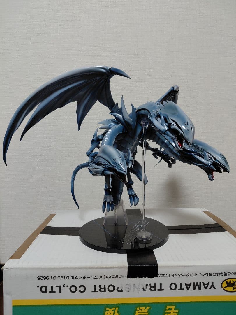 遊戯王　フィギュア　青眼の究極竜　ブルーアイズ　アルティメットドラゴン