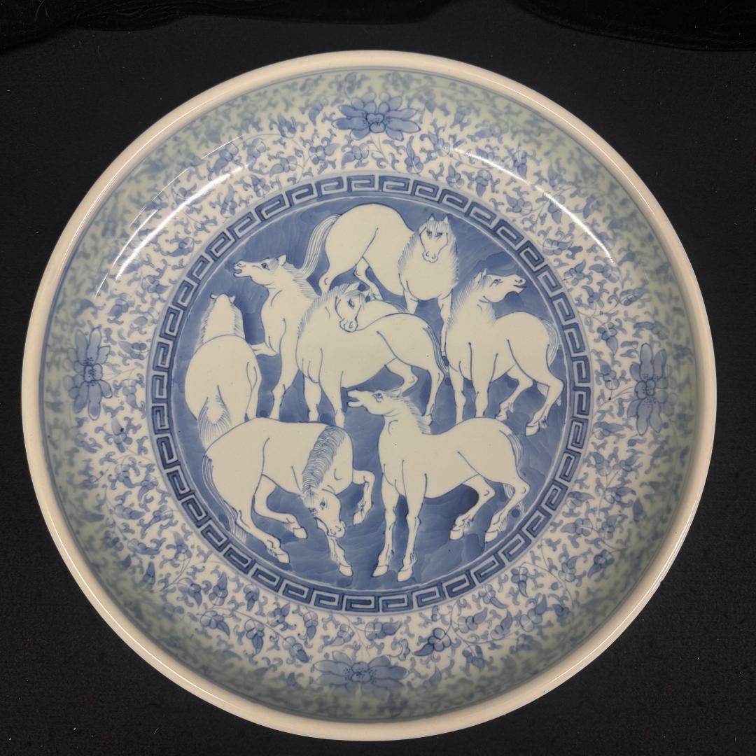 古伊万里　染付唐草馬図皿　大明成化年製在銘　飾り皿