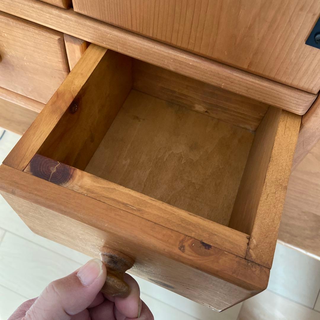 カントリー調　壁掛け木製キャビネット