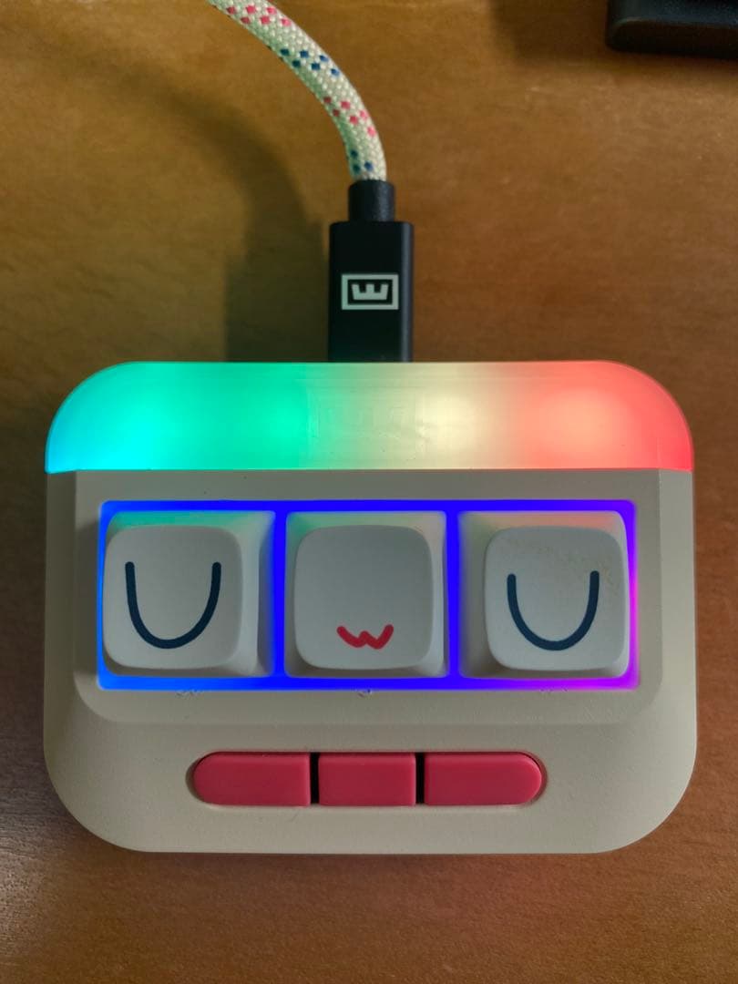 Wooting uwu RGB 替えのキースイッチ付き