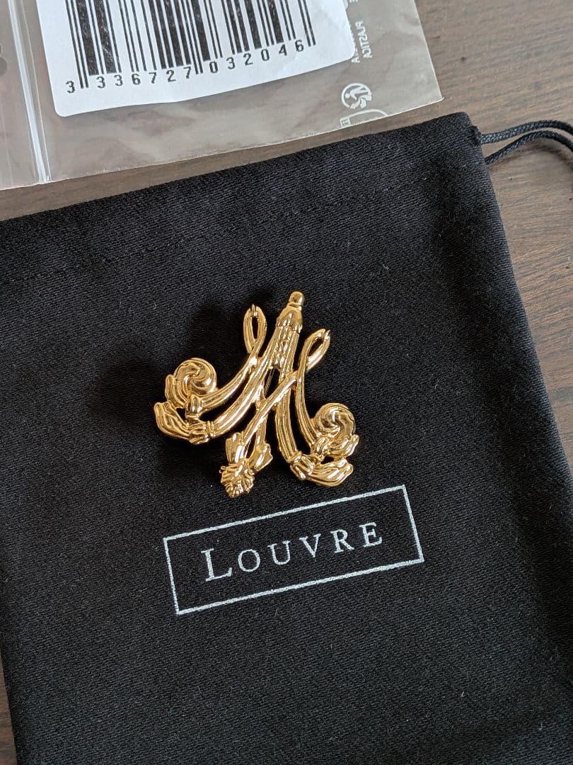 新品最強インフルエンサー王妃マリーアントワネットモノグラムブローチルーブル美術館