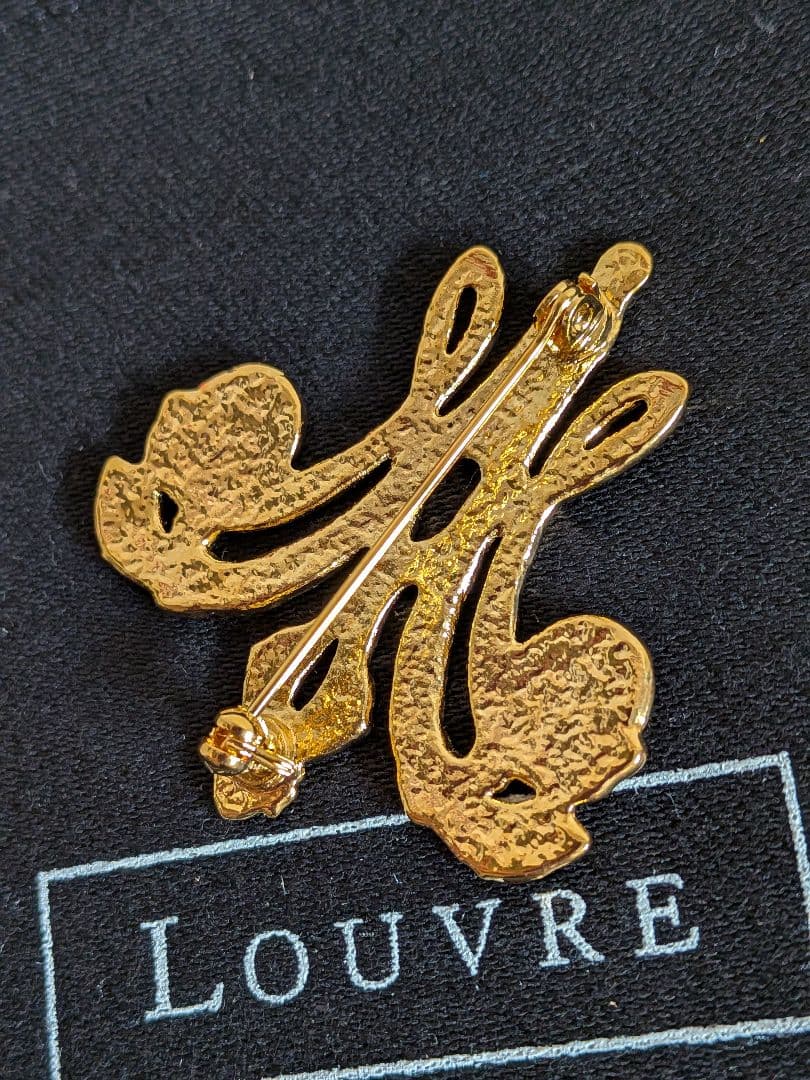 新品最強インフルエンサー王妃マリーアントワネットモノグラムブローチルーブル美術館