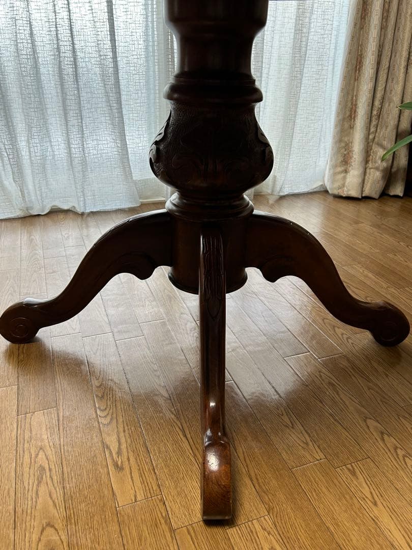 【お取引き相談中】彫刻入り脚＆木象嵌模様の高級木製丸テーブル