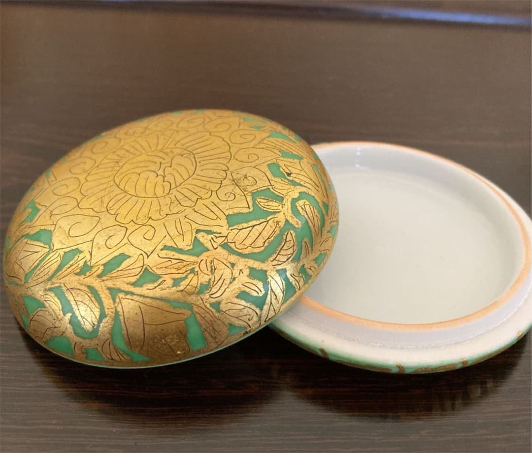 小野珀子　「金襴手香合」