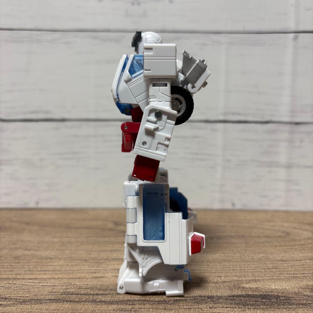 SS-117 ラチェット トランスフォーマー スタジオシリーズ