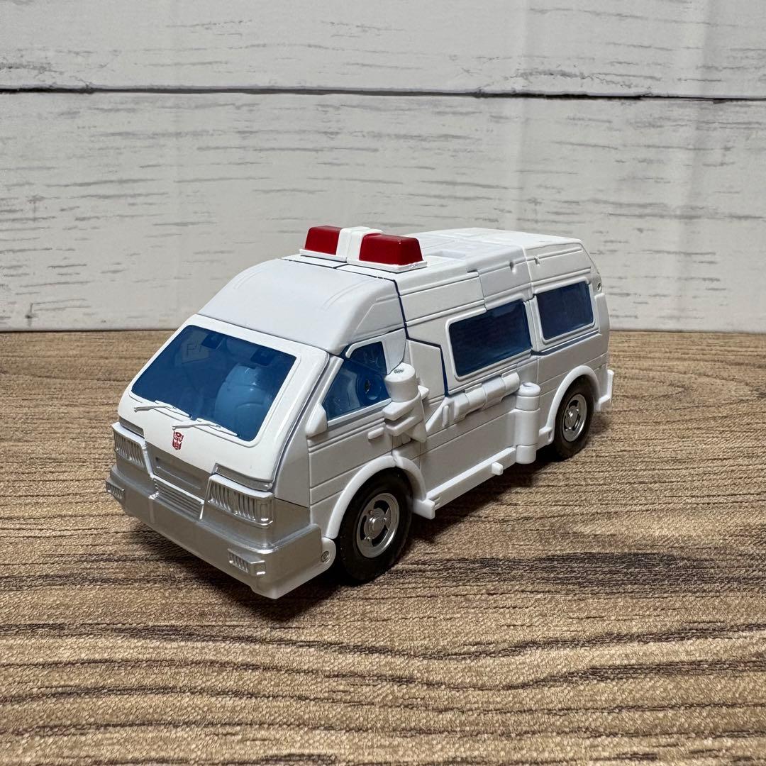 SS-117 ラチェット トランスフォーマー スタジオシリーズ