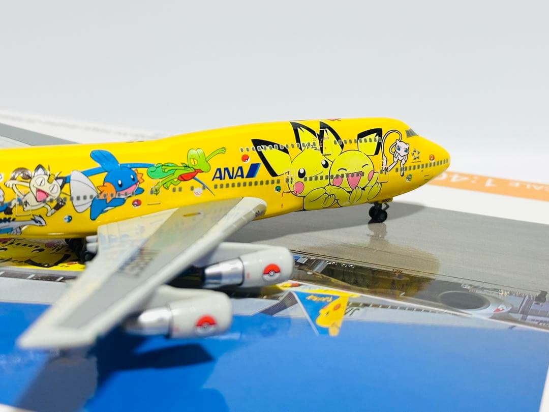 全日空商事 1/400 B747-400 ピカチュウジャンボ NH40010