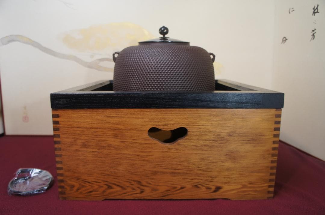 ☆木製置炉 在銘 あられ釜 唐銅蓋 置炉用600W 炭型 電熱器 送料込み