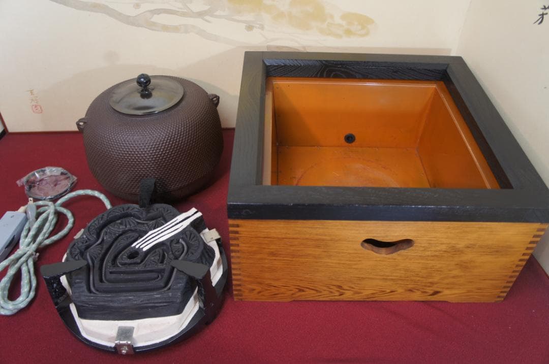 ☆木製置炉 在銘 あられ釜 唐銅蓋 置炉用600W 炭型 電熱器 送料込み