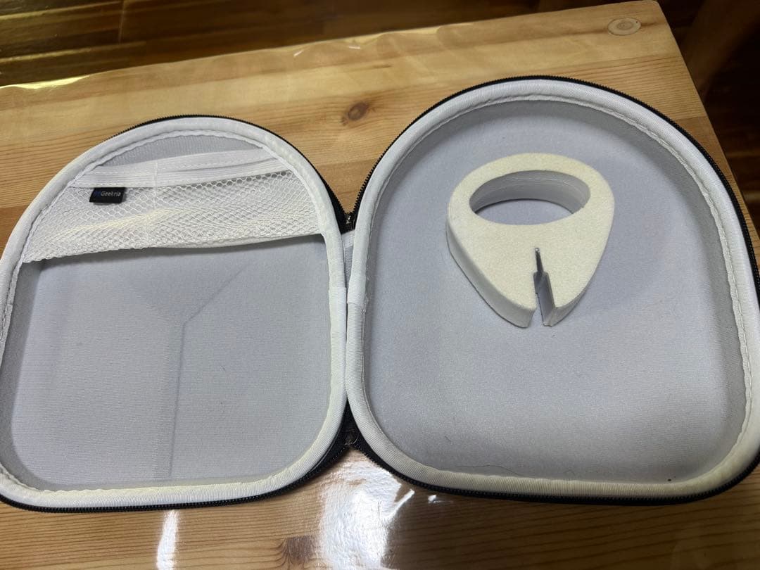 JBL ワイヤレスヘッドホン ブラック 本体　ケース付き