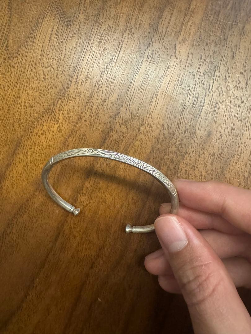 Suman Dhakhwa シルバーブレスレット