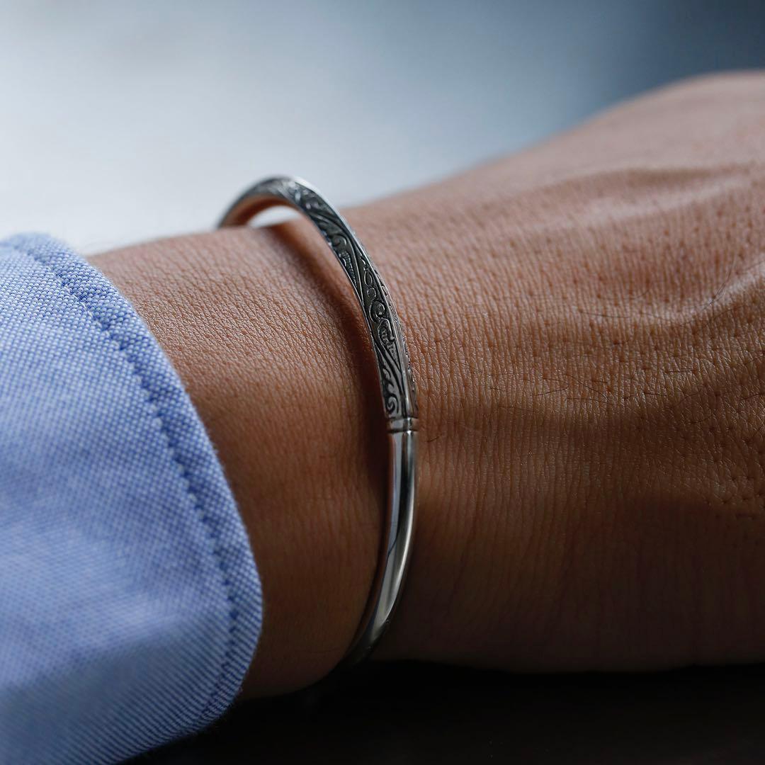 Suman Dhakhwa シルバーブレスレット