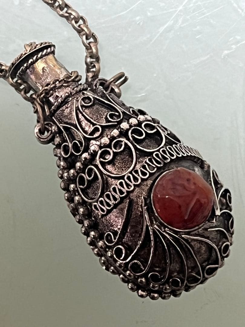 シルバー色ペンダント オレンジ石付き 約60cm 鼻煙壺アンティーク