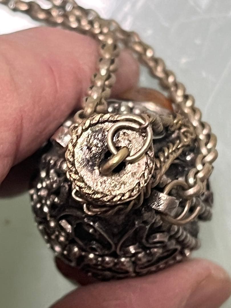 シルバー色ペンダント オレンジ石付き 約60cm 鼻煙壺アンティーク