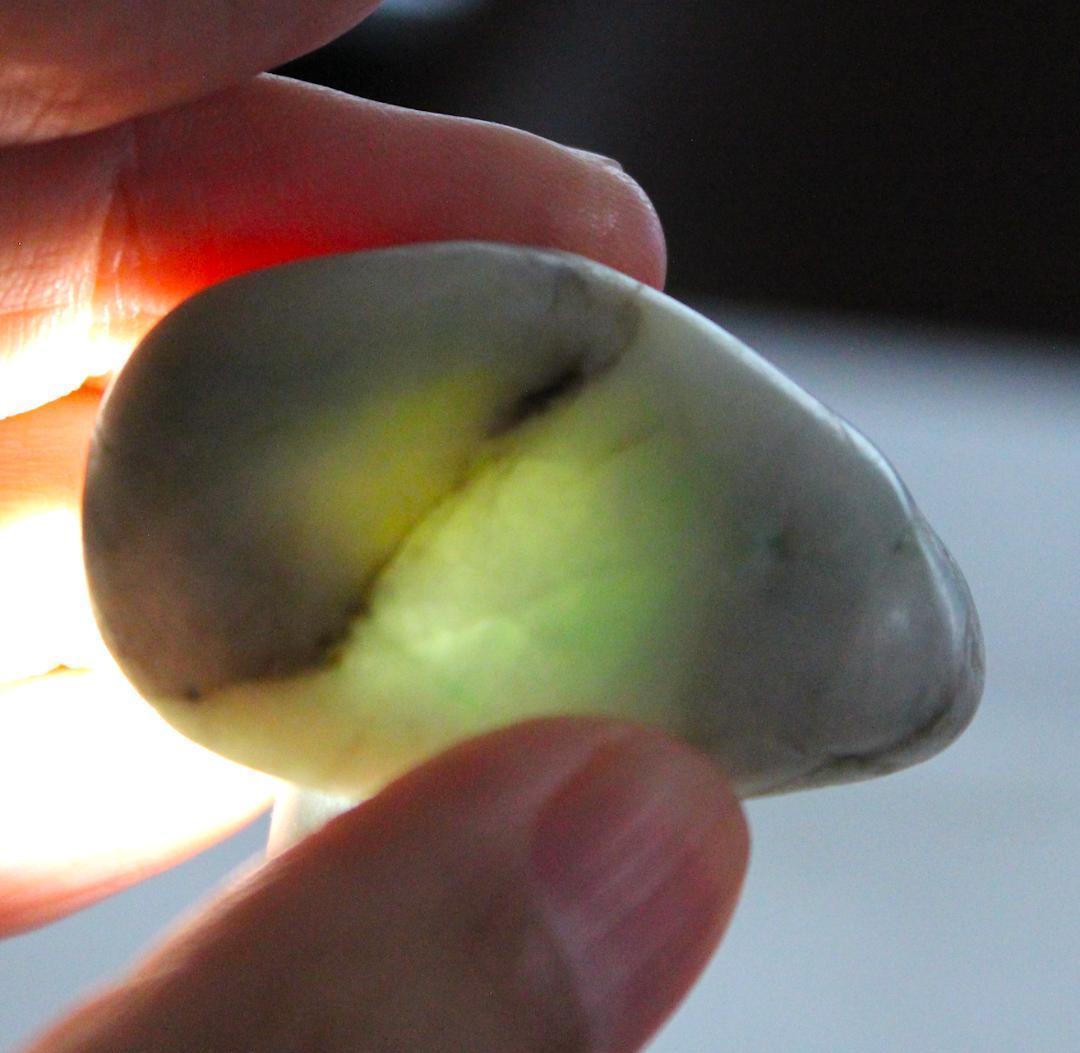 debnyan ［白地×明緑×濃青×茶筋］糸魚川翡翠 原石 48.5g