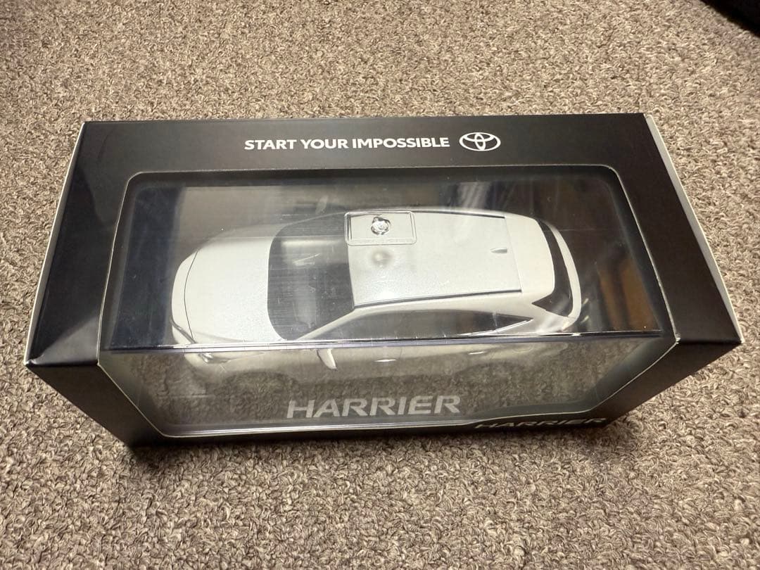 トヨタ HARRIER ミニカー ホワイト