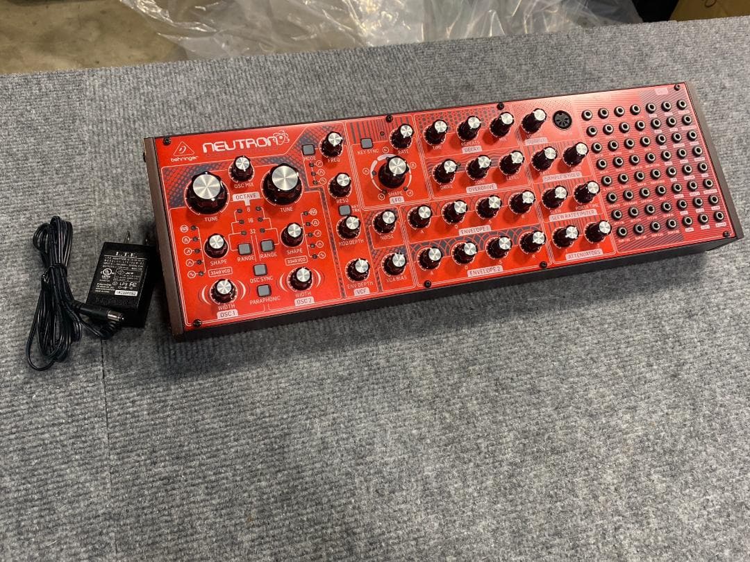 behringer neutron シンセサイザー