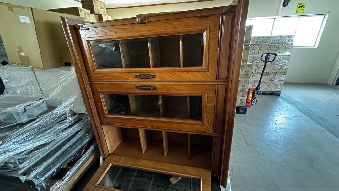 年代物　40年円前のビンテージ家具、木製ガラス扉キャビネット 引き取り限定
