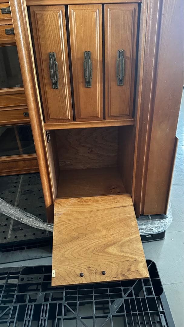 年代物　40年円前のビンテージ家具、木製ガラス扉キャビネット 引き取り限定