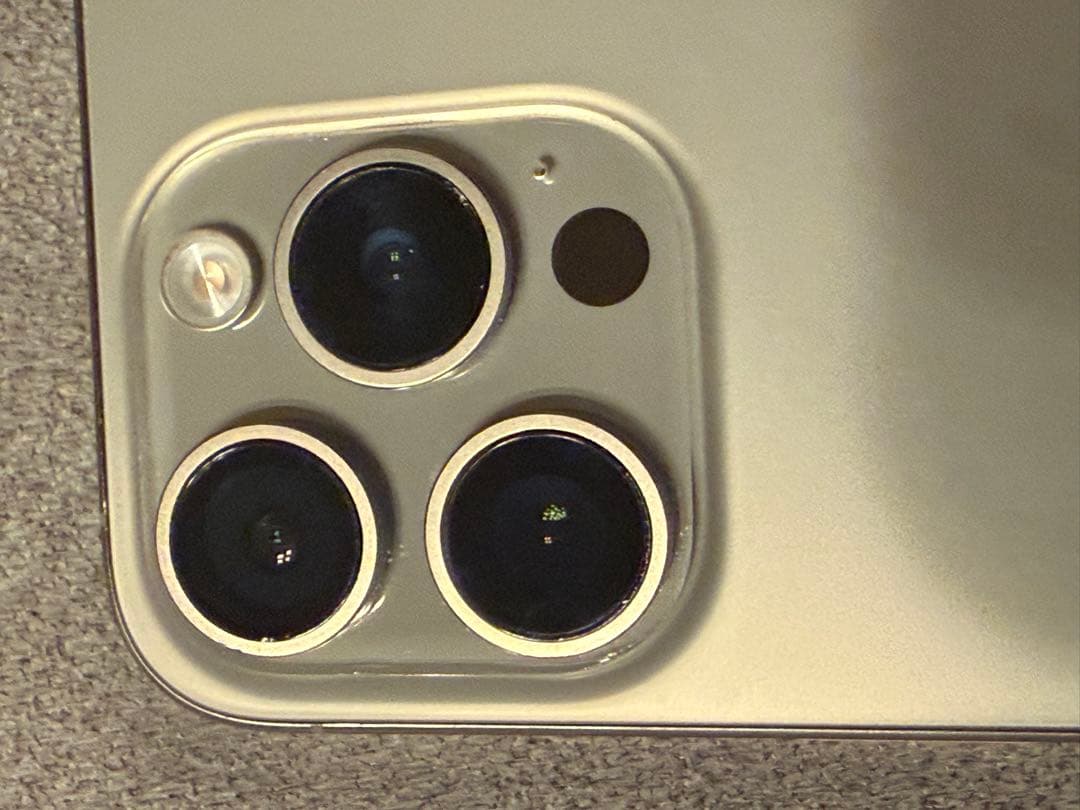 iPhone 15Pro 256GB ホワイトチタニウム 本体　おまけ付き