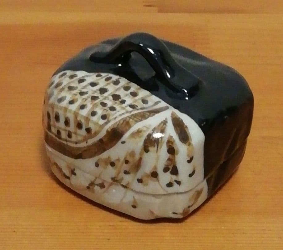 宗完書付　加藤隆倫作　黒織部　香合　共箱　栞付　茶道具