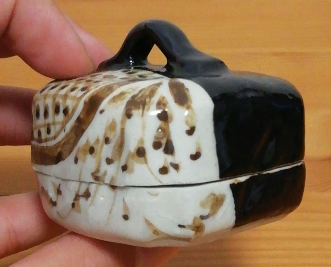 宗完書付　加藤隆倫作　黒織部　香合　共箱　栞付　茶道具