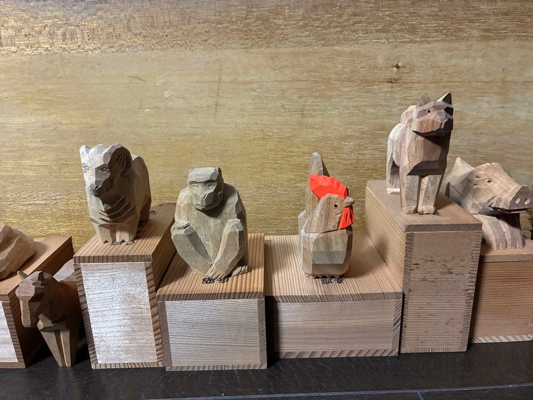 伊勢神宮　木彫り　干支置物セット 桐箱付き