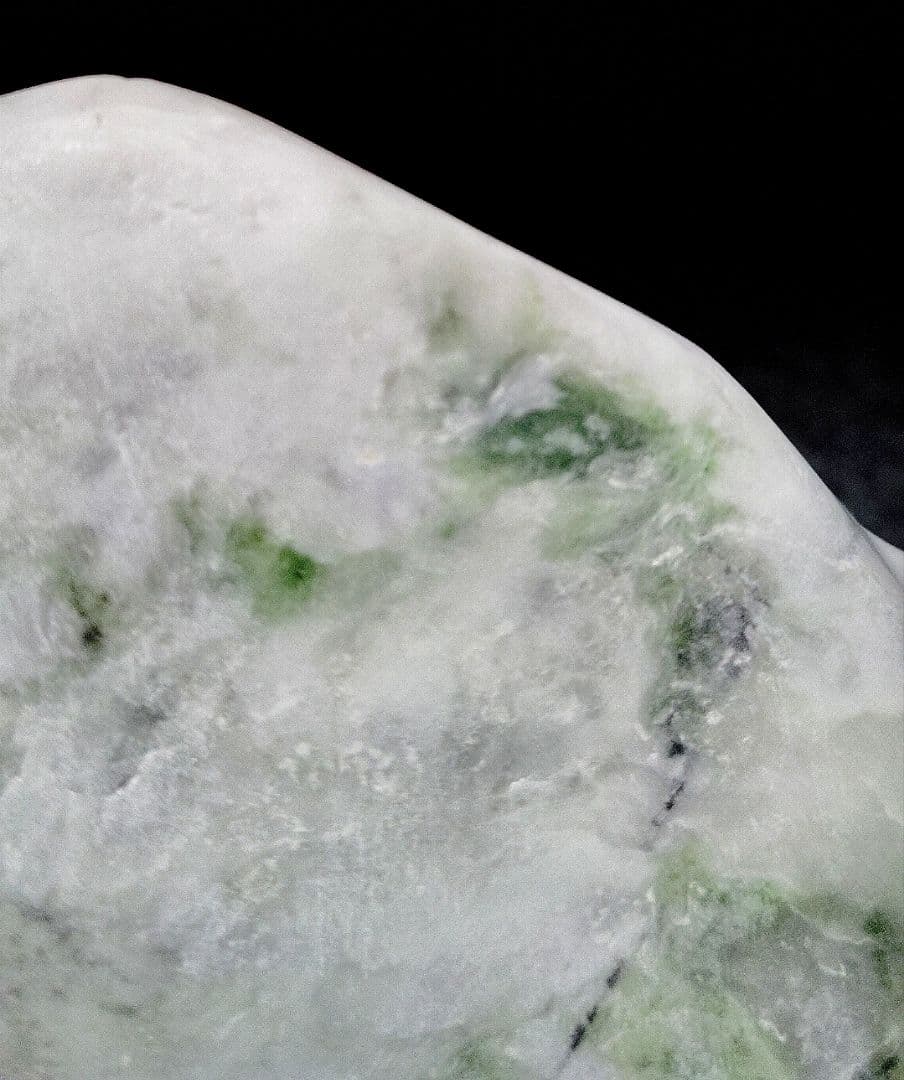 ★翡翠原石★糸魚川硬玉【姫川・磨き594ｇ】