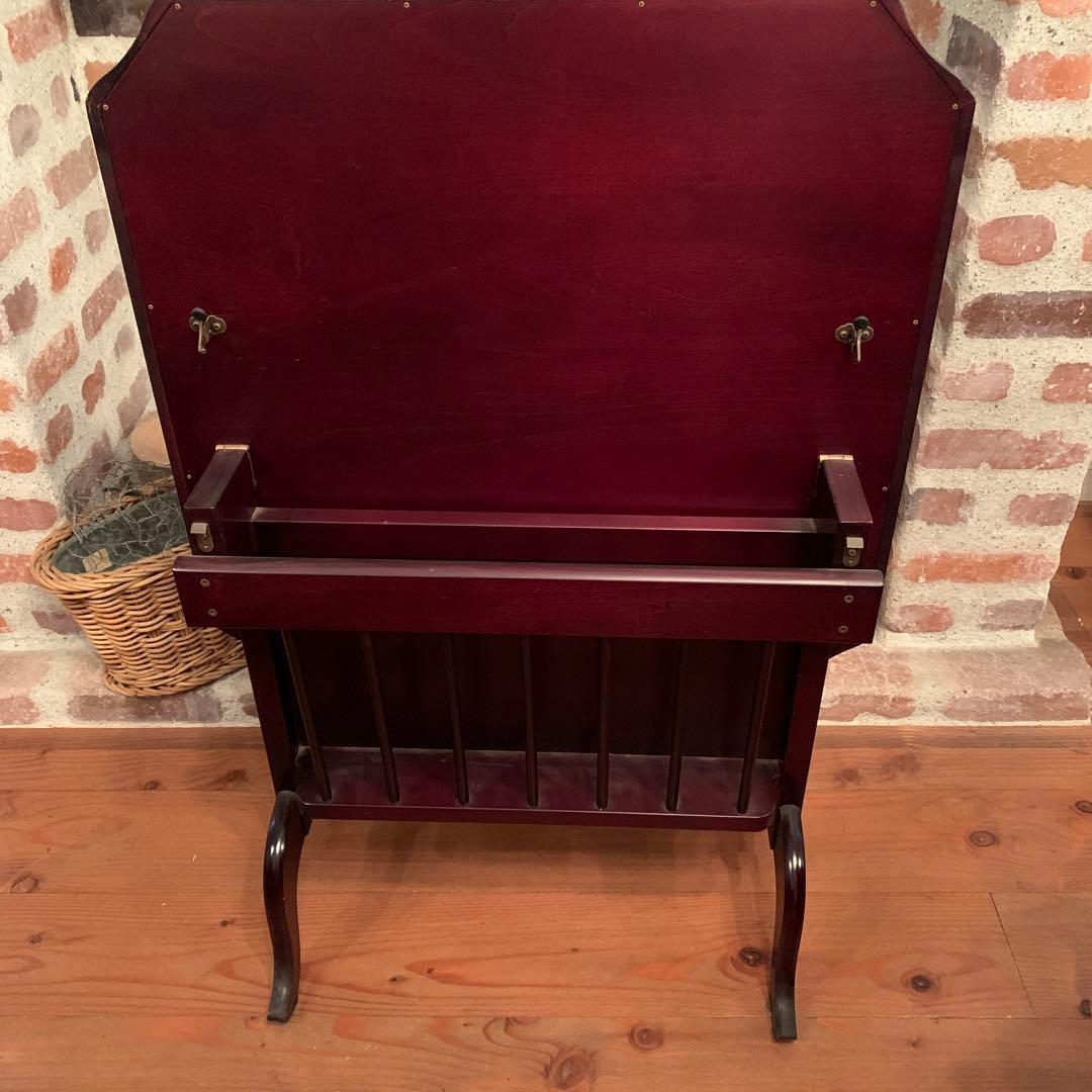 フランスパーテーション、テーブル