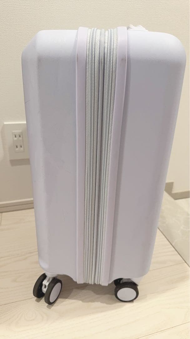 スーツケース　パステルラベンダー色