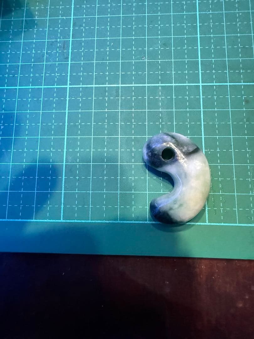 糸魚川産‼️ 濃緑色翡翠勾玉の最高峰‼️ 圧砕勾玉‼️高級‼️11.2g‼️破格出品‼️