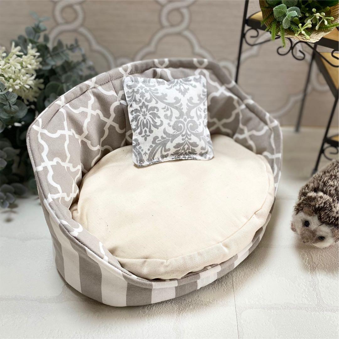 ハリネズミ寝袋　ソファーC