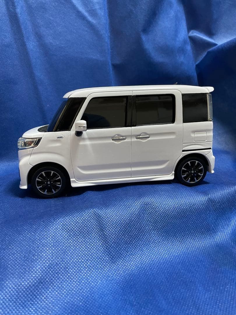 1/18 スペーシアカスタム ホワイト (1)