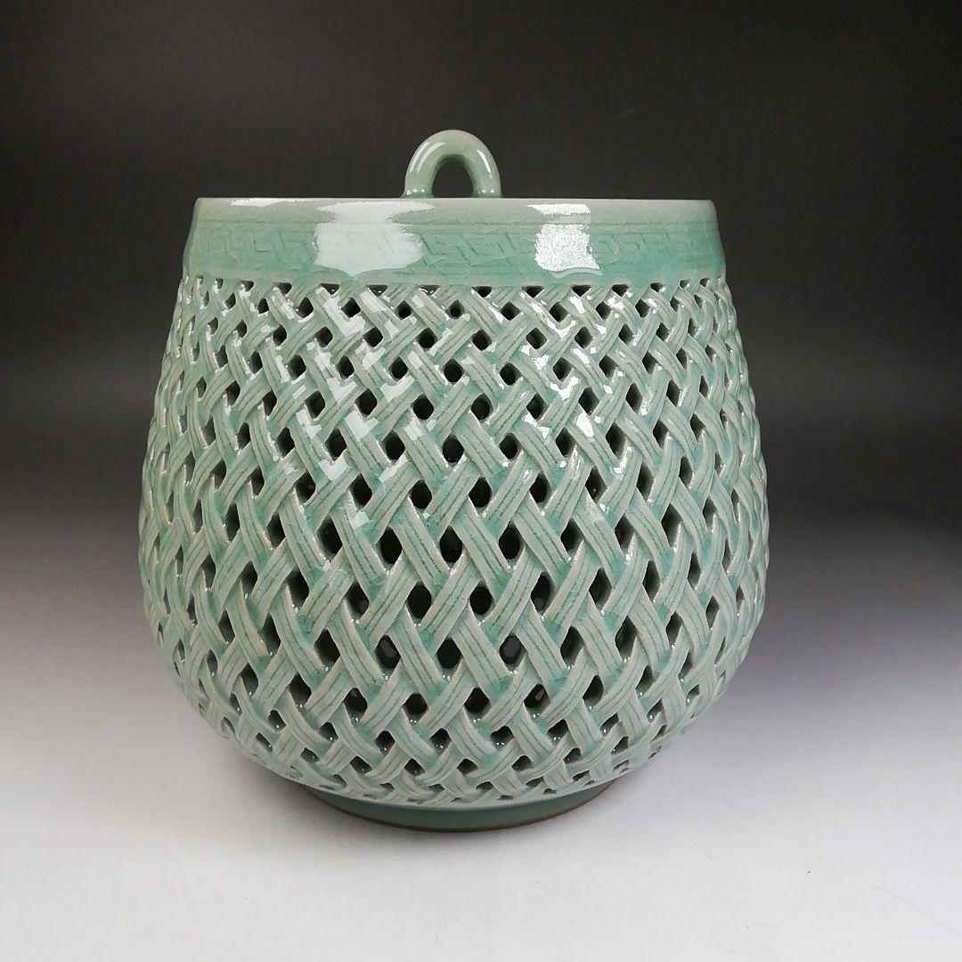 Ｗ７３　水指　『青磁透刻』『芋頭水指』『金世龍 作』　共箱　茶道具