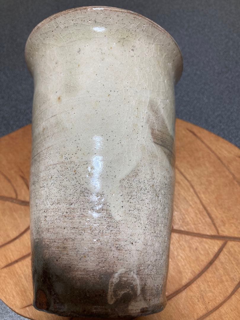 粉引花入　吉田善彦作荒川豊蔵の推薦手紙コピーがついています。