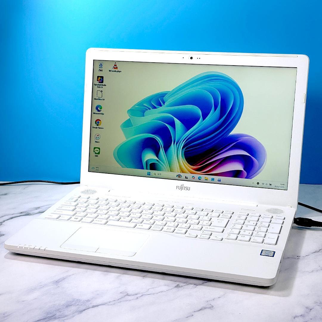 美品☆Corei7・8GB・SSD512・Win11・ホワイト・ノートパソコン