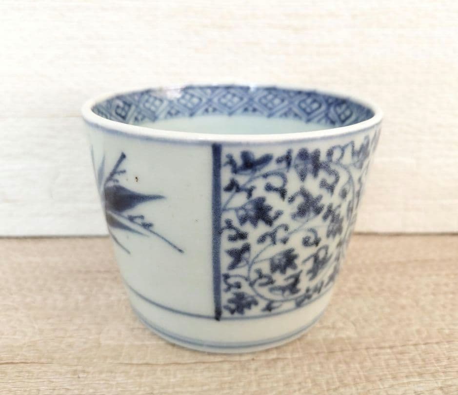 お値下げしました、古伊万里　萩唐草片身変かわりそば猪口