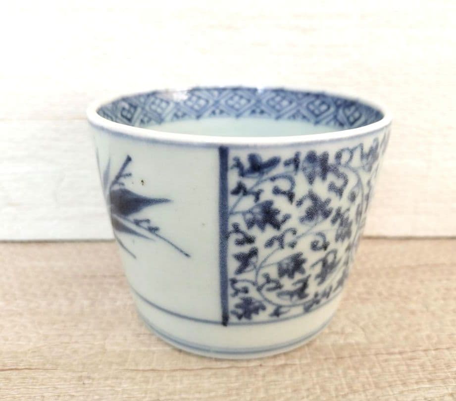 お値下げしました、古伊万里　萩唐草片身変かわりそば猪口