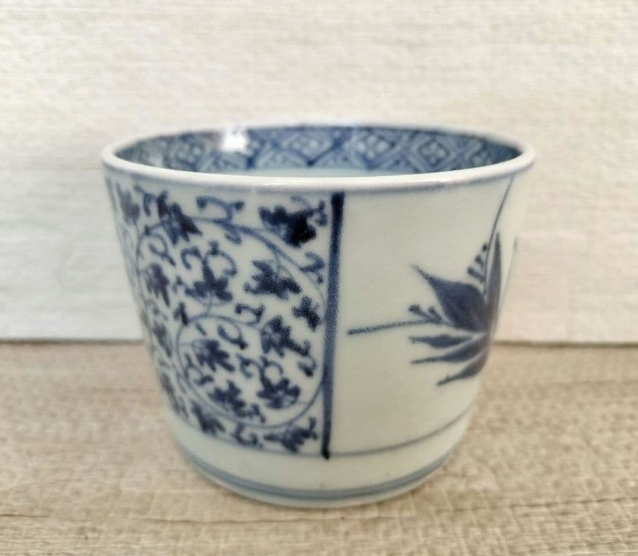 お値下げしました、古伊万里　萩唐草片身変かわりそば猪口